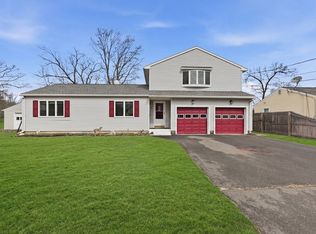70 Warwick Rd, Chicopee, MA 01020
