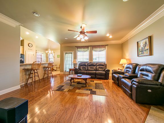 2nd image of 102 Shadowbrook Ln