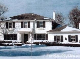 19 Charleston Rd, Hinsdale, IL 60521