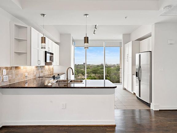 2nd image of 3333 Allen Pkwy Unit 801