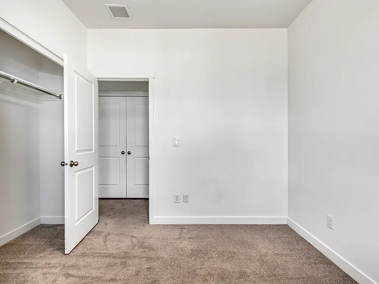 487 S 900 W — Photo 21