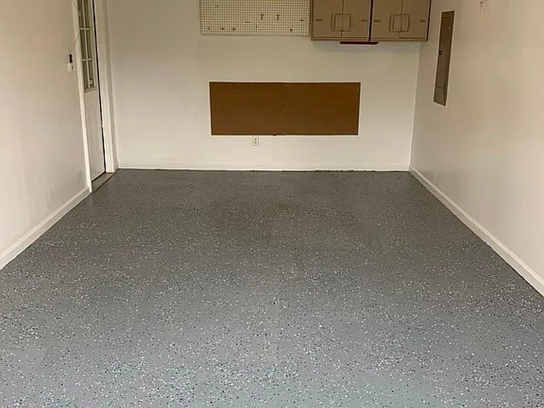 1739 Largo Cir — Photo 3