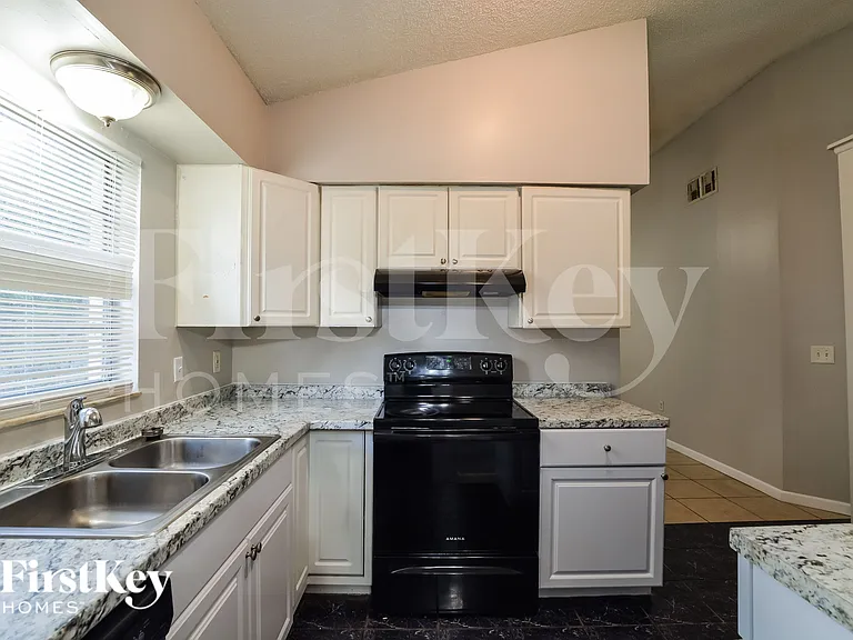 649 Nardello Dr — Photo 6