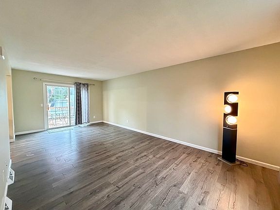 5th image of 4 Laurence Ln