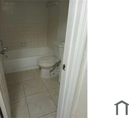 6040 SW 26th St #1 — Photo 6