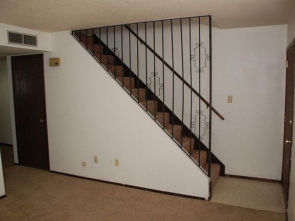 4th image of 3123 Hillrise Dr APT B
