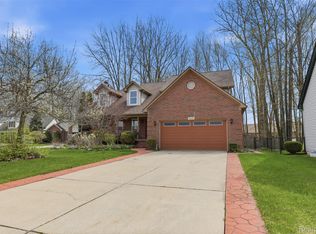 54638 Beacon Cove Cir, New Baltimore, MI 48047