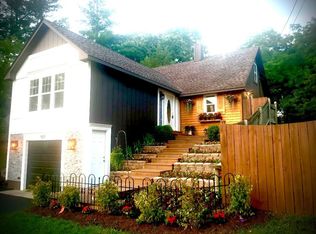 404 Mineral Springs Dr, McHenry, IL 60051