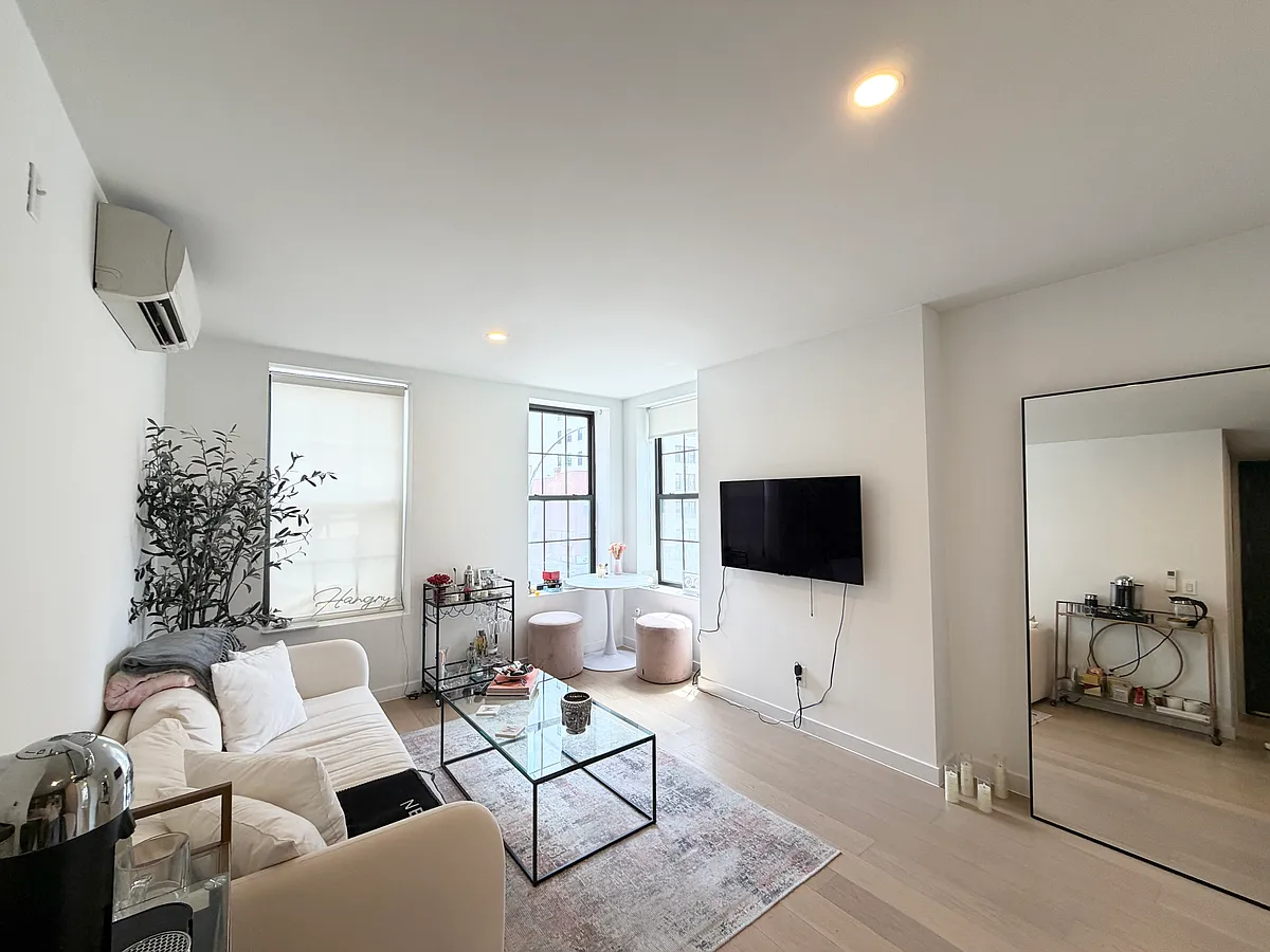 Building Photo - 161 E 22nd St #3A
