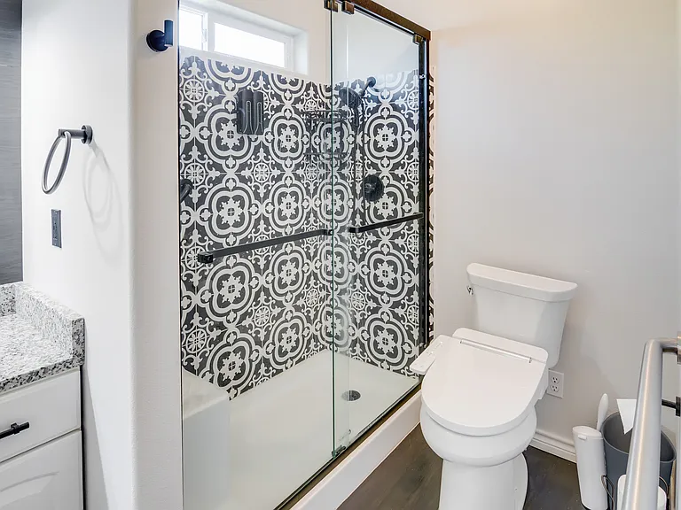5529 NE Voyage Ave — Photo 34