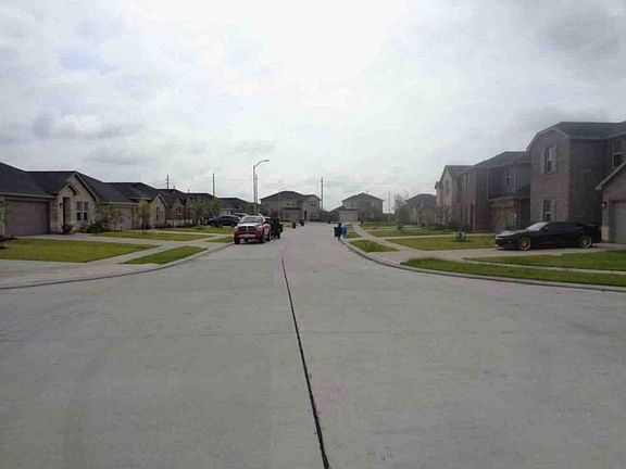 Exterior Neighborhood (street photo)