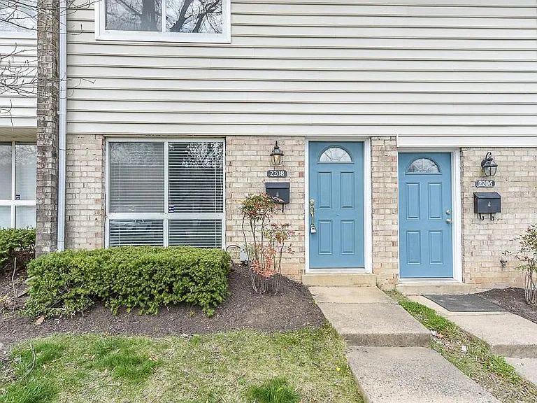 2208 Huston Pl — Photo 2