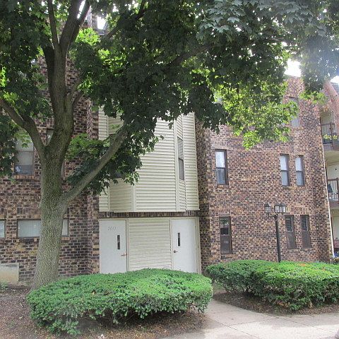 1st image of 2013 Country Club Dr APT 11