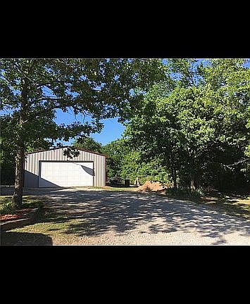3rd image of 107 Brenda Ln