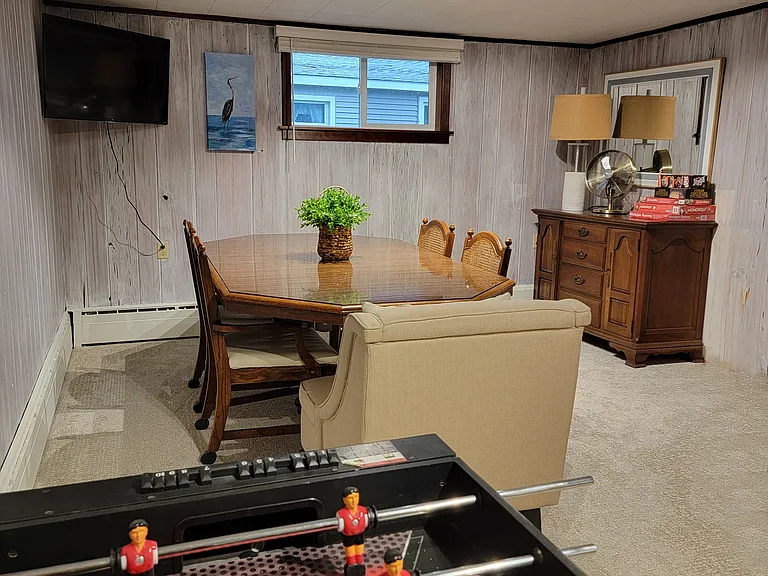 Basement game room with wet bar and Roku TV can be made available with the rental