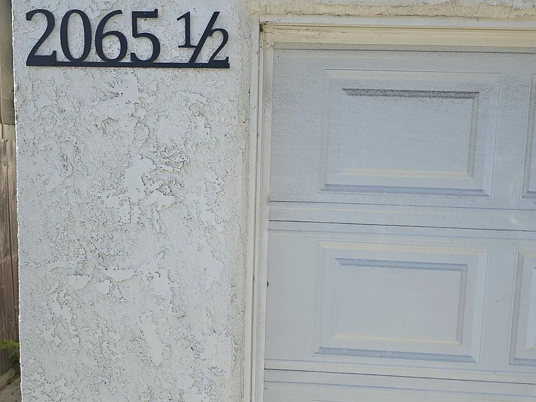 2065 Stanley Ave — Photo 11