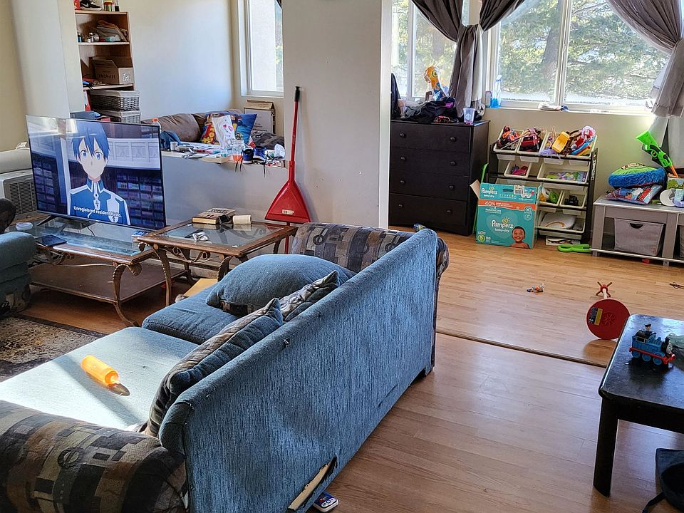 2nd image of 605 Carson Dr #4