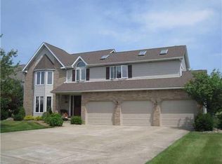 31 River Oaks Dr, Grand Island, NY 14072