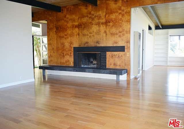 1st image of 460 Entrada Dr