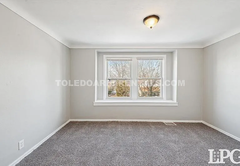 340 E Lake St — Photo 18