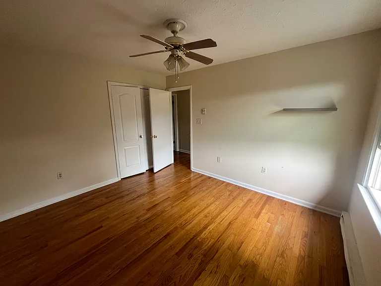 523 Monticello St — Photo 10