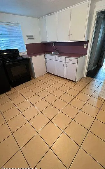 5150 Kingsbury St — Photo 8