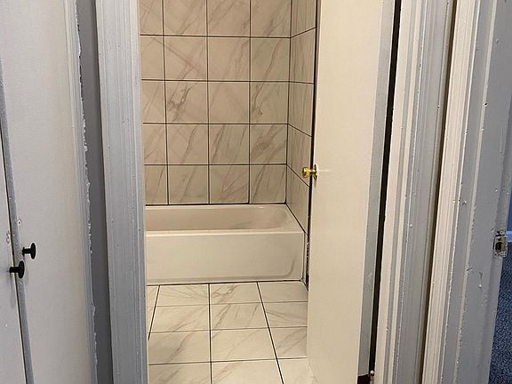 2nd image of 1405 S Main St #1