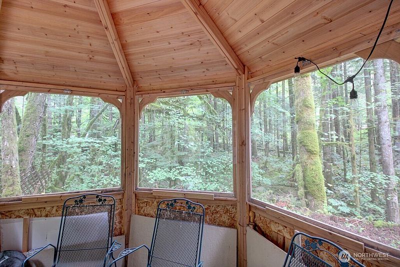 5th image of 18 Wilderness Way