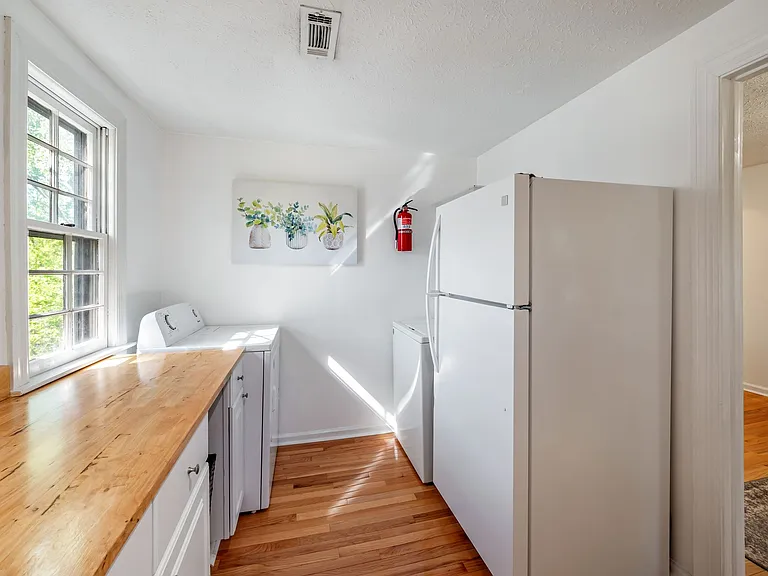 1022 Granada Ave #B — Photo 7
