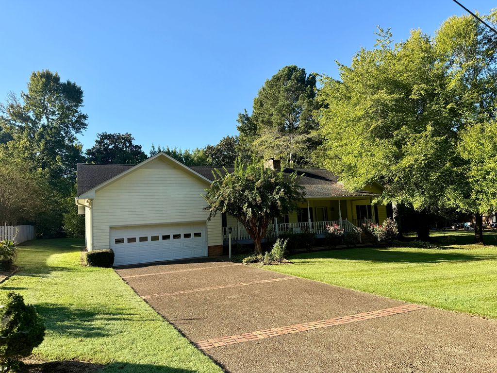1809 Southmont Dr - Property Image