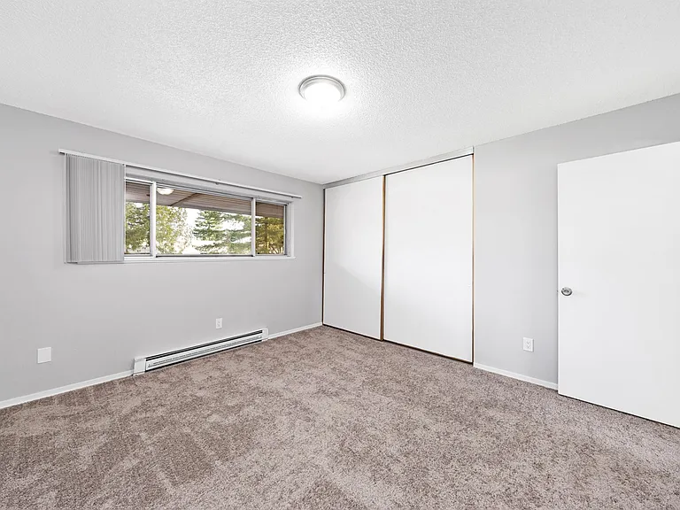 Wetherburne Square Townhomes — Photo 10