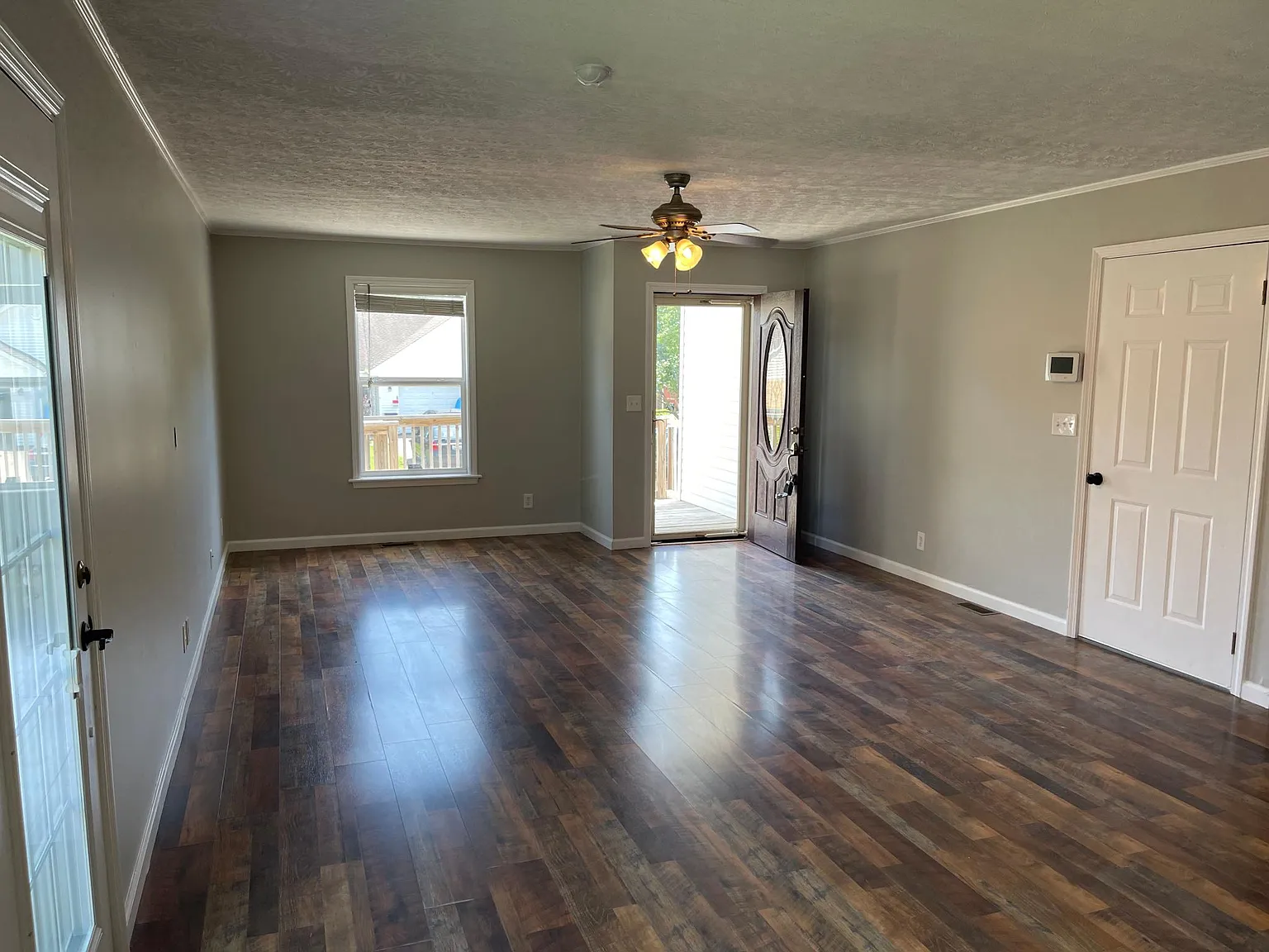 411 Hamlett Dr — Photo 2
