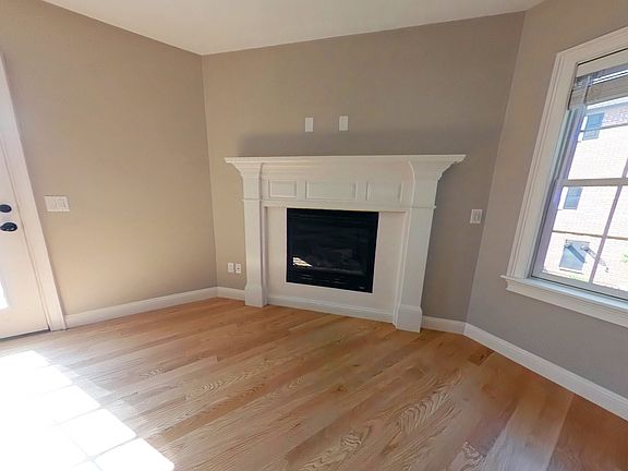2nd image of 109 Farwell St #109