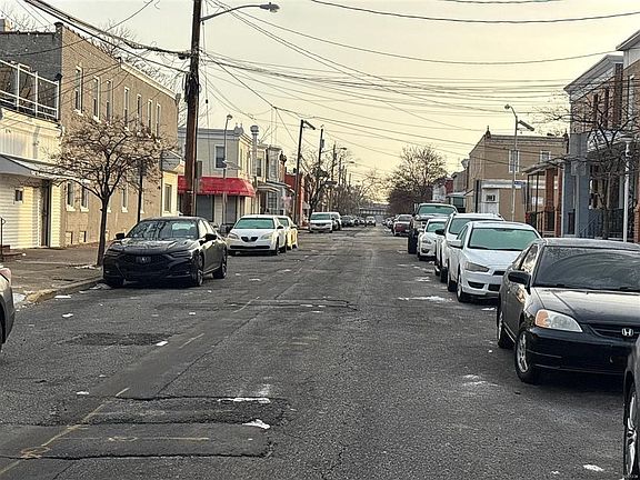 5th image of 1022 Mechanic St