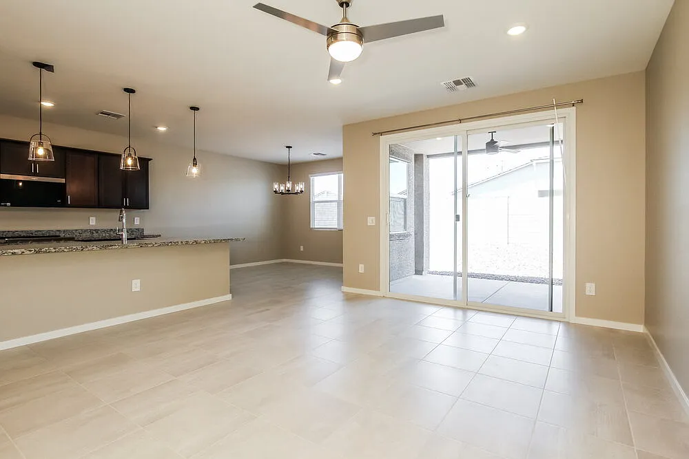 4 bed, 3.0 bath, 2168 sqft, $2,405 — Photo 4