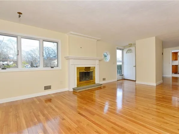 53 Oberlin Dr, Warwick, RI 02886