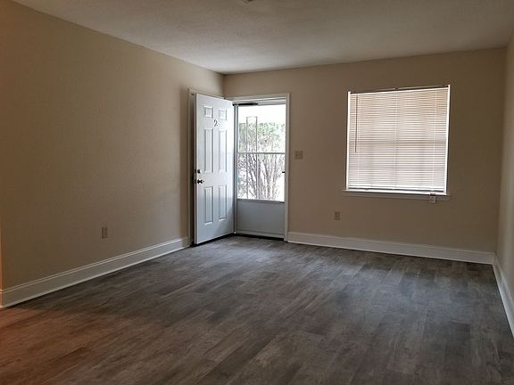 2nd image of 14 Wright Pkwy NW APT 02