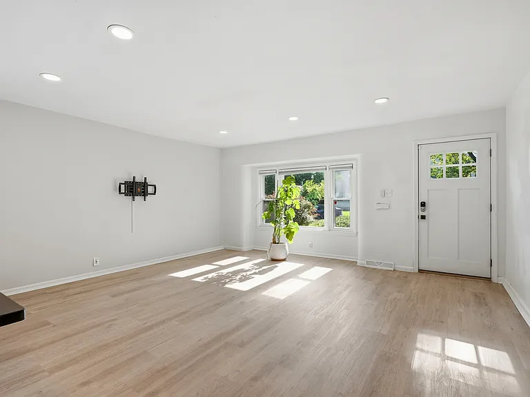 3175 McDowell St — Photo 3