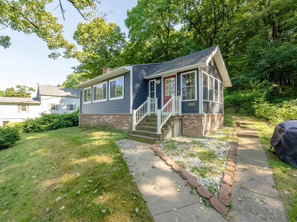 111 Bartlett Ave, Wilbraham, MA 01095