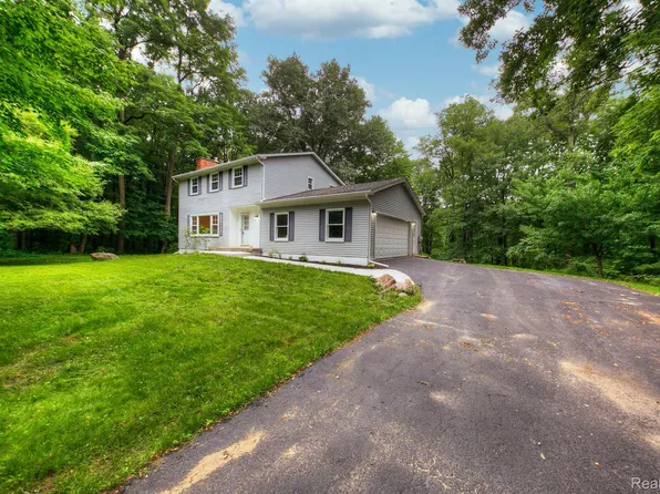 12720 Woodland Trl, Davisburg, MI 48350