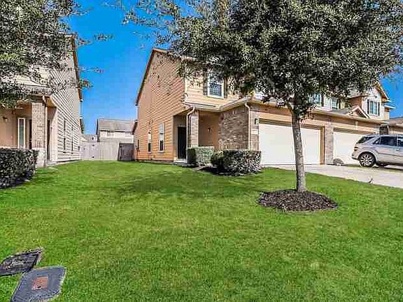 2nd image of 3930 Lexington Manor Ct