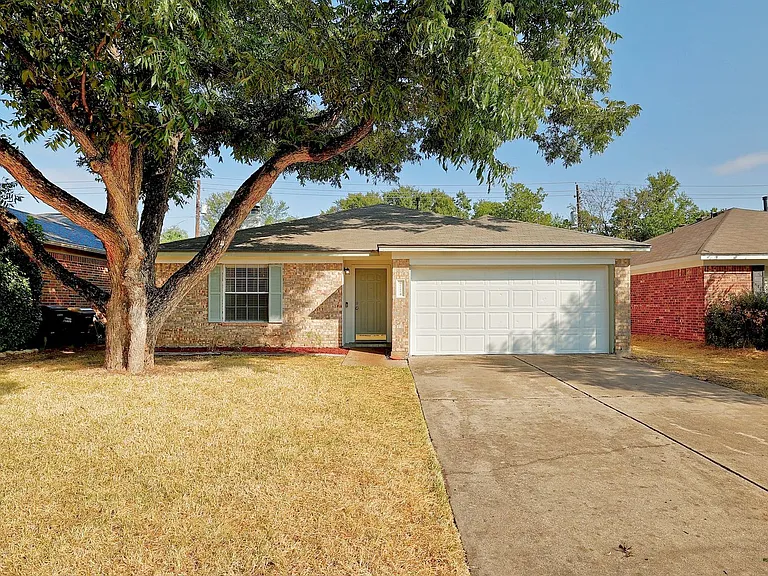 9724 Copper Creek Dr — Photo 1