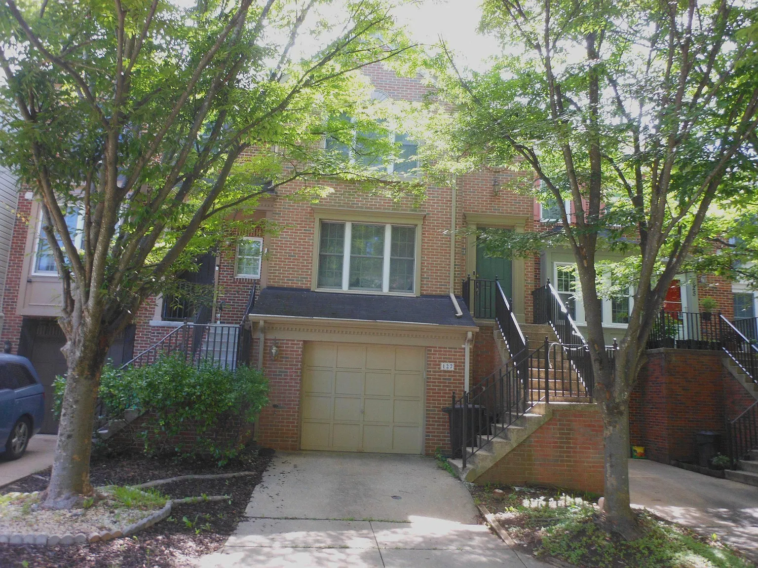 3 bed, 3.5 bath, 1636 sqft, $2,700 — Photo 1