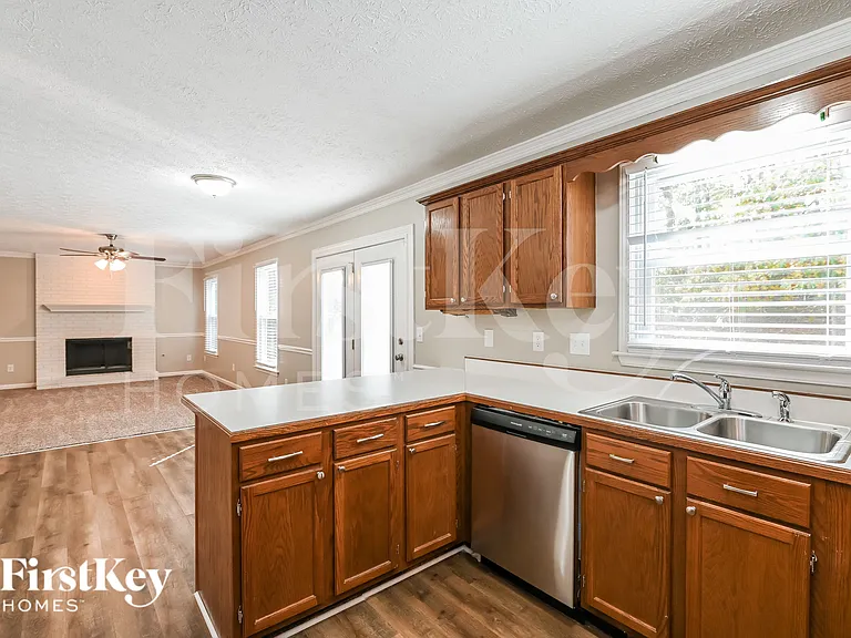 1817 Emerson Lake Cir — Photo 6