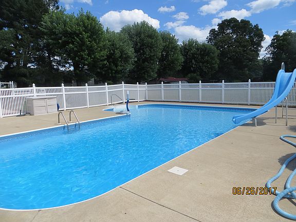 3rd image of 179 Orchard Dr #Tr