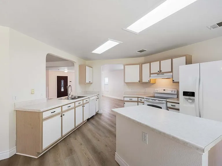 2620 Stapleford Dr — Photo 8