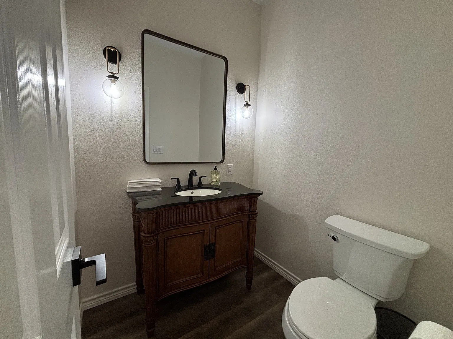 3 bed, 2570 sqft, $5,500 — Photo 3