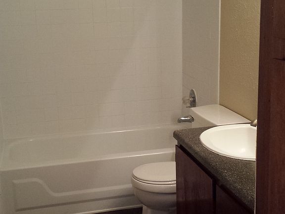 4th image of 1415 Tennis Dr APT 711