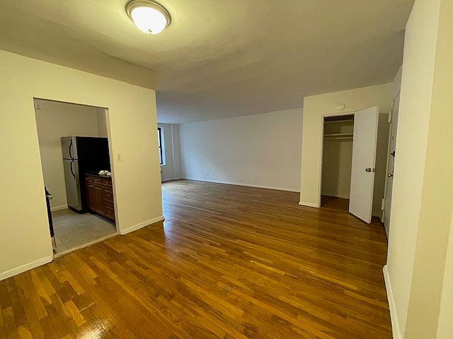 1st image of 110 Bank St APT 3C