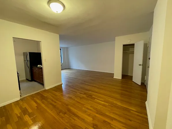 110 Bank Street image 1 of 8